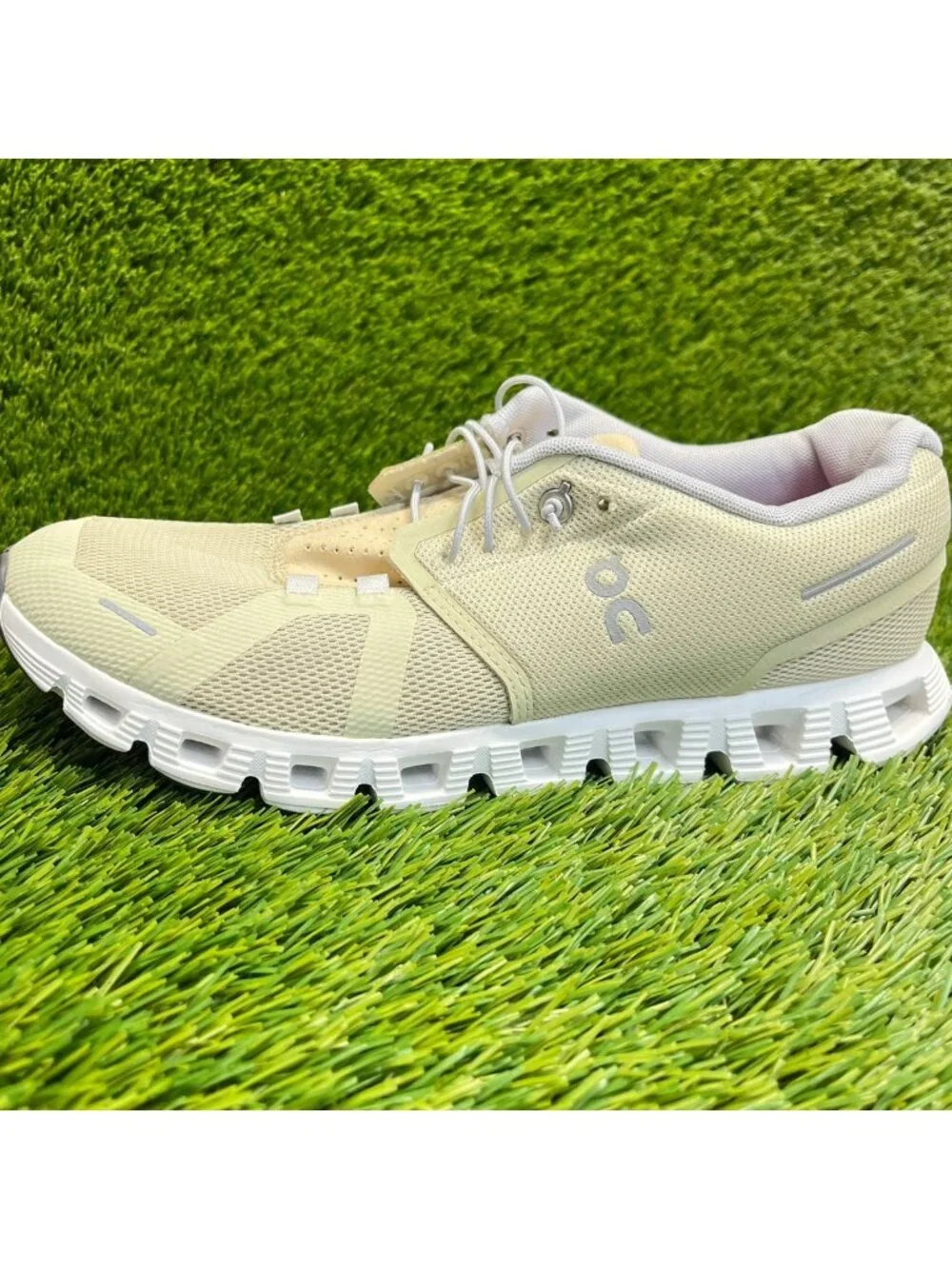 On Cloud 5 Womens Size 10 Beige White Athletic Running Walking Shoes Sneakers